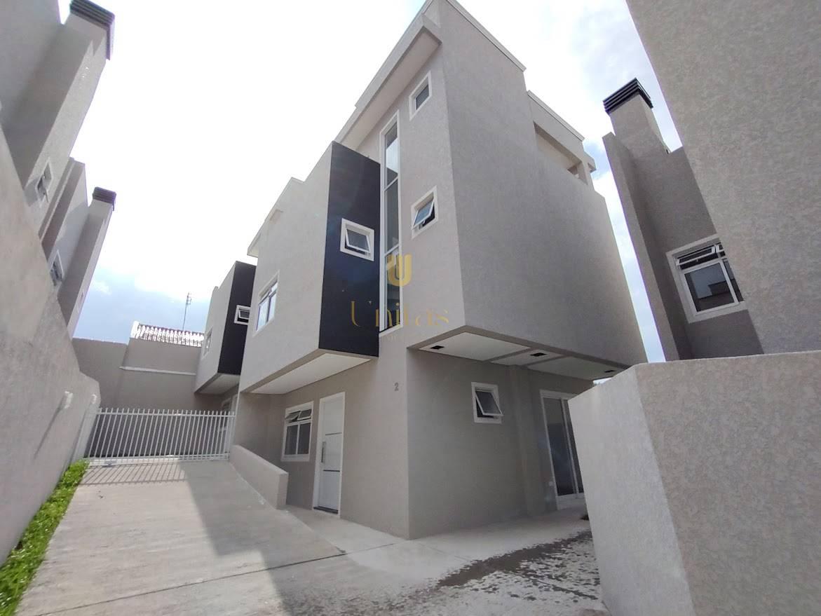 LINDO E REQUINTADO SOBRADO COM TERRAÇO NO XAXIM